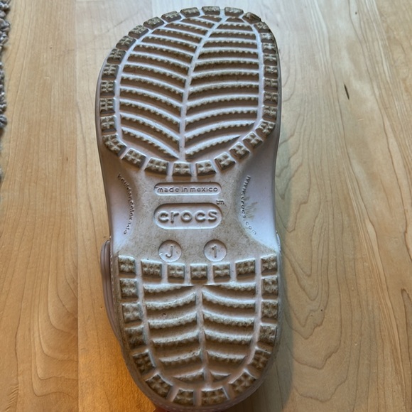Kids Crocs Arctic Size 1 - Worn Once! - Picture 5 of 8